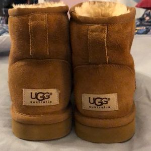 Size 6 short Chesnet UGG boots